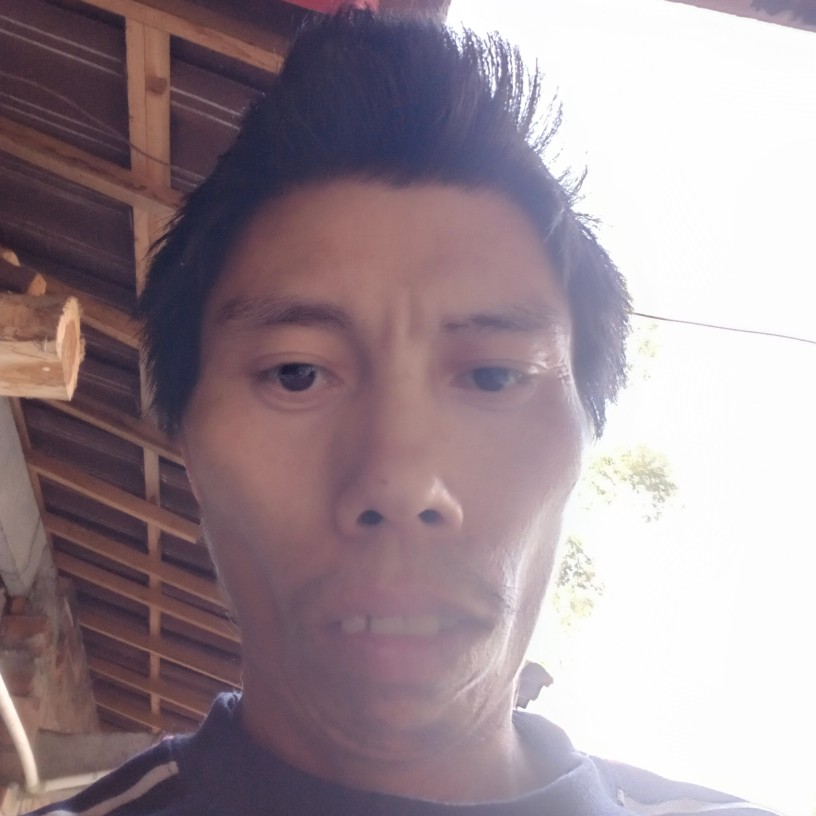 英俊保卫灯泡的照片