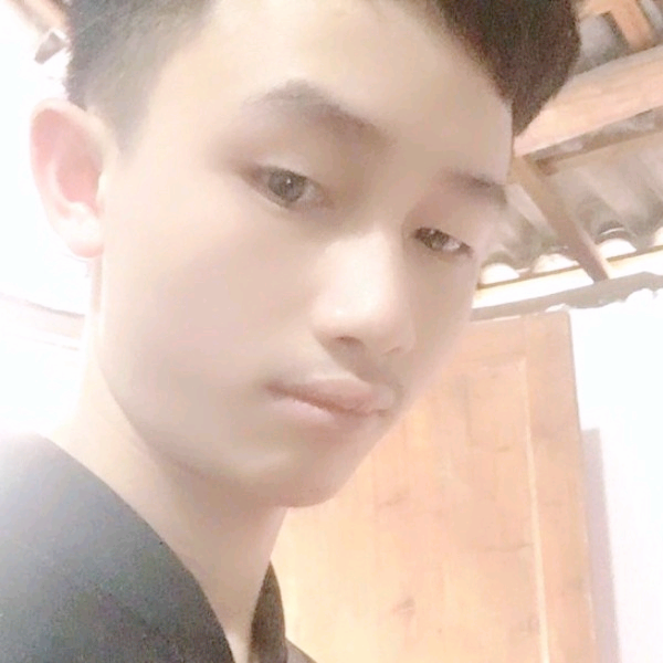 初雨打温暖的照片