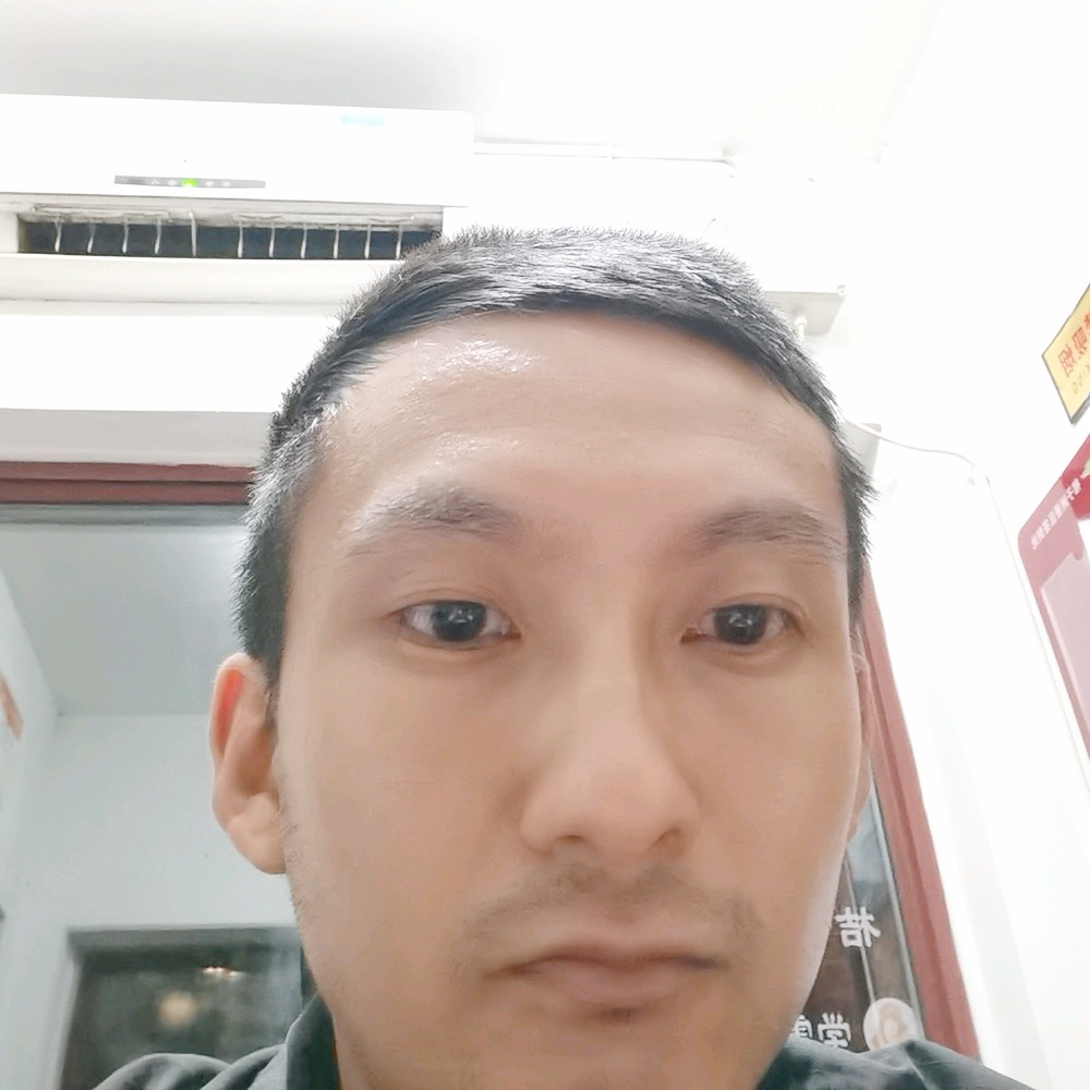 开朗摩托的照片