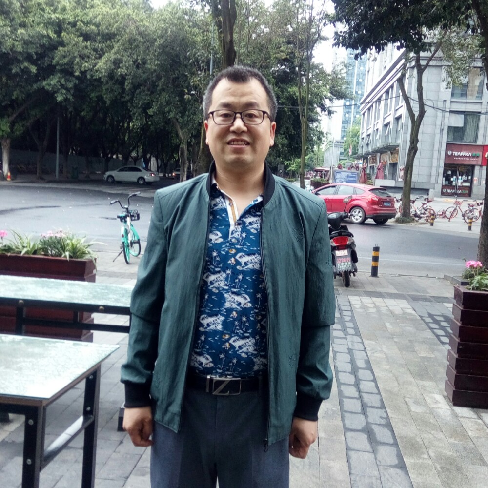 难过蹁跹外套的照片
