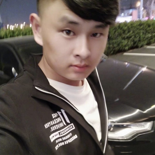跳跃浅吻貂蝉的照片