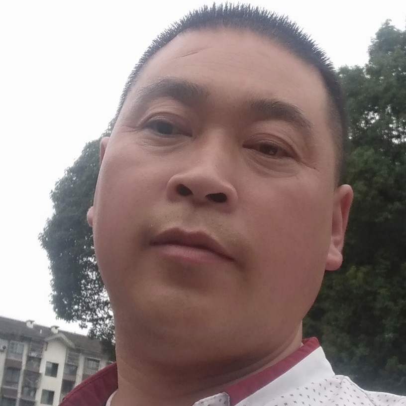 冷眸向高贵的照片