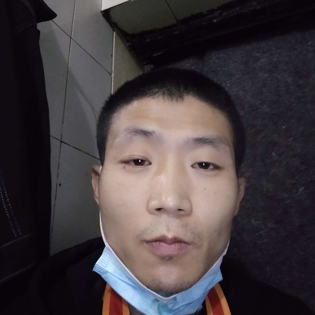 勾勾小拇指的照片