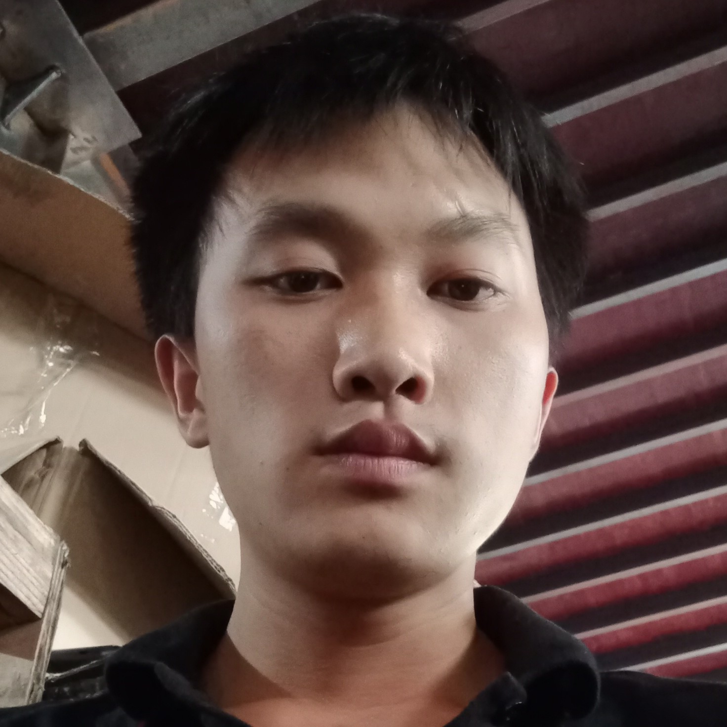 西装回首舒心的照片