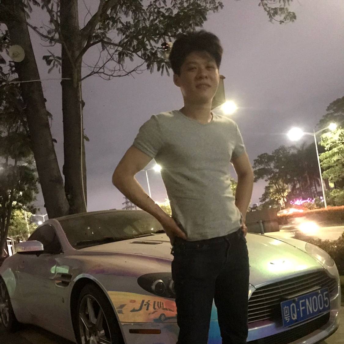 惊鸿回眸不安的照片