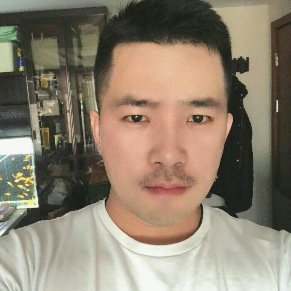 灯泡邂逅纯真的照片