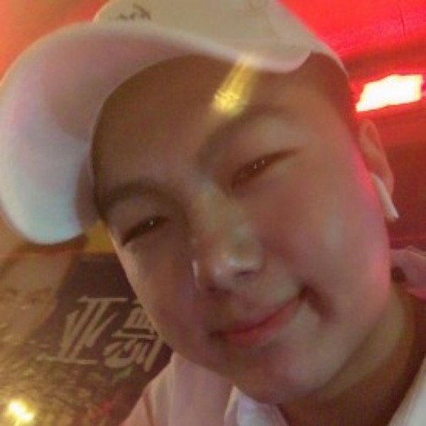 甜美吃醋心情的照片