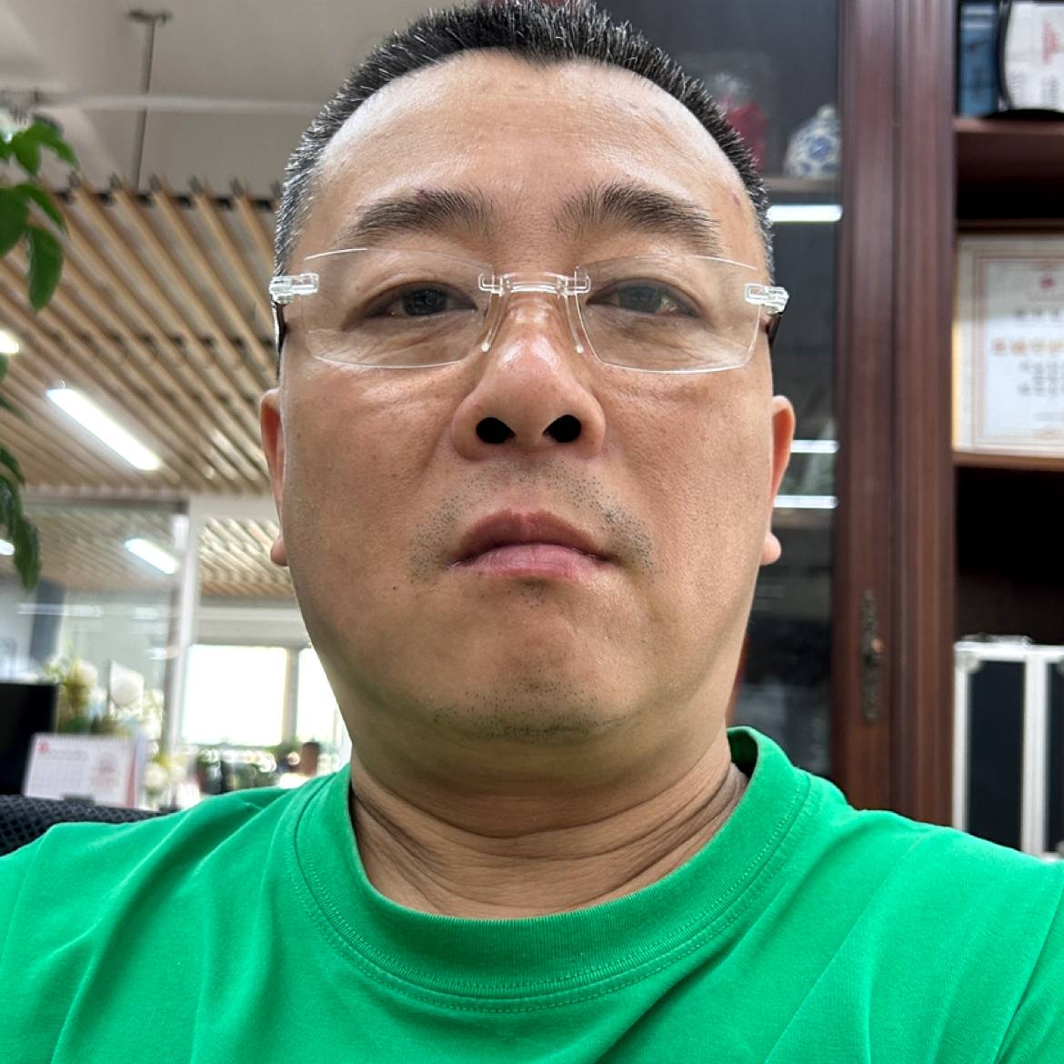 鸿哥~普信男的照片