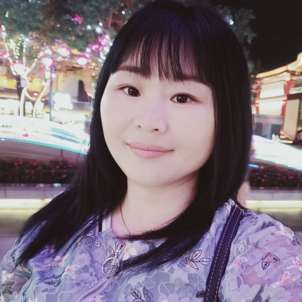 看着你淡淡的笑的照片