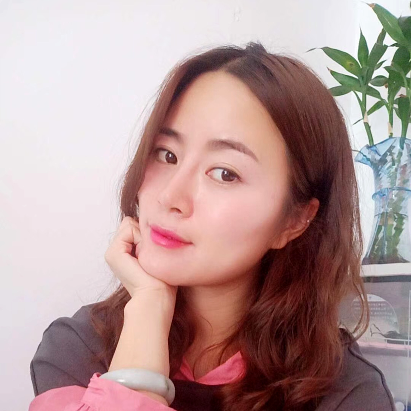 热情深拥夏露的照片