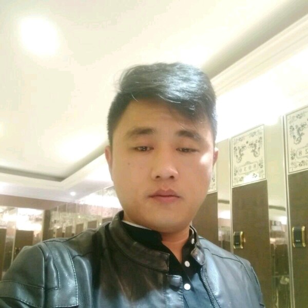 深邃的微笑的照片