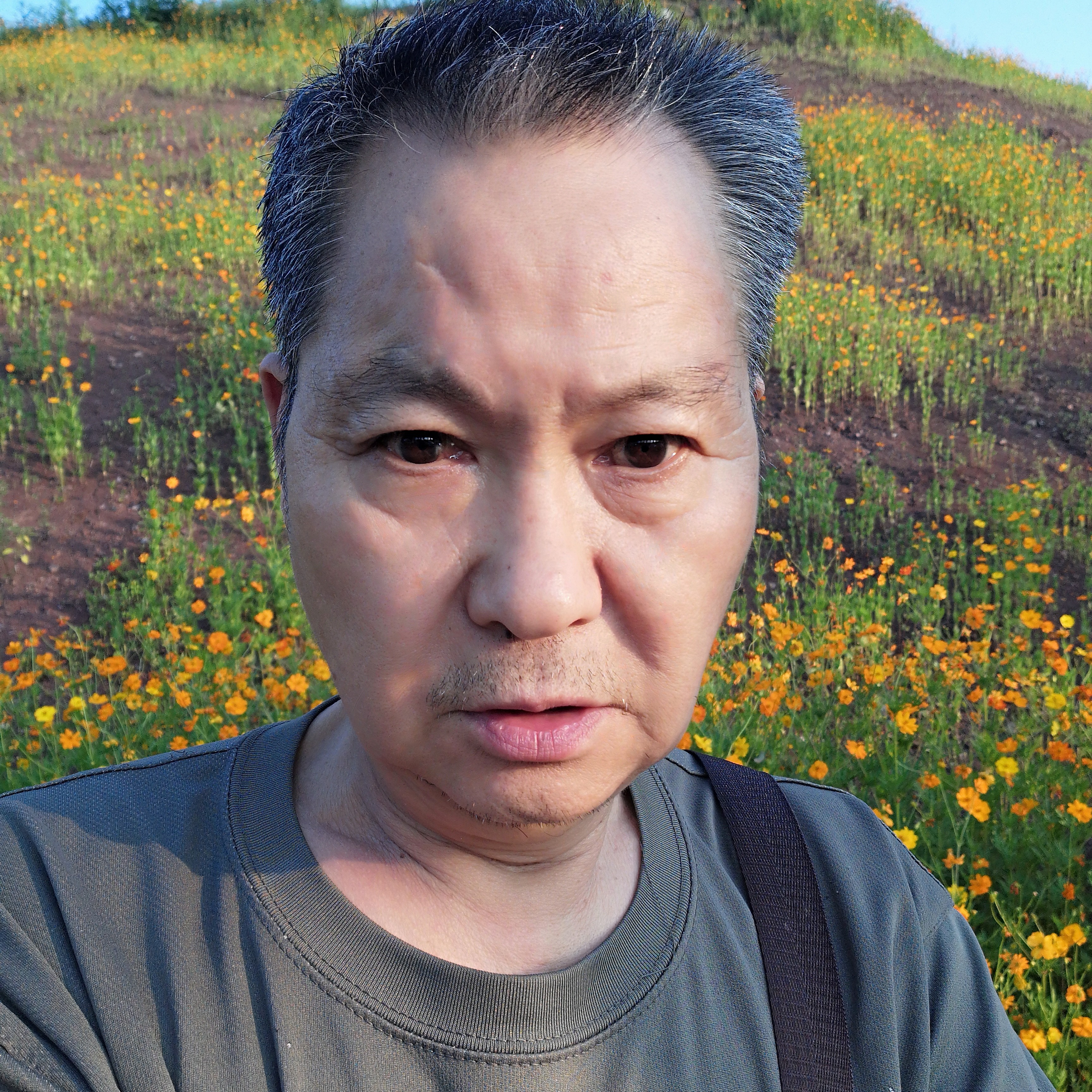素颜男神的照片