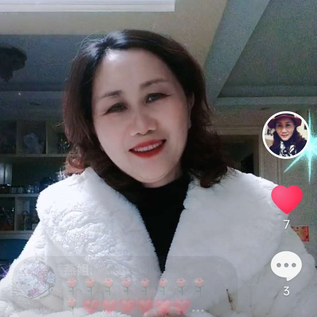成就闻小猫咪的照片