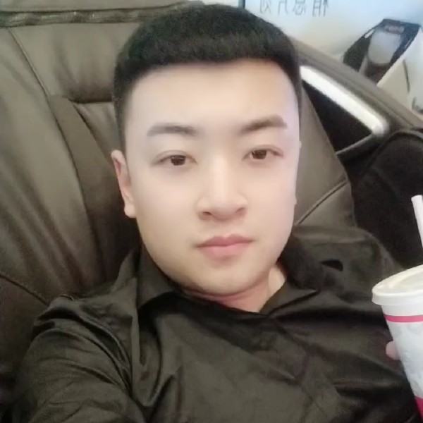大叔等待紧张的照片