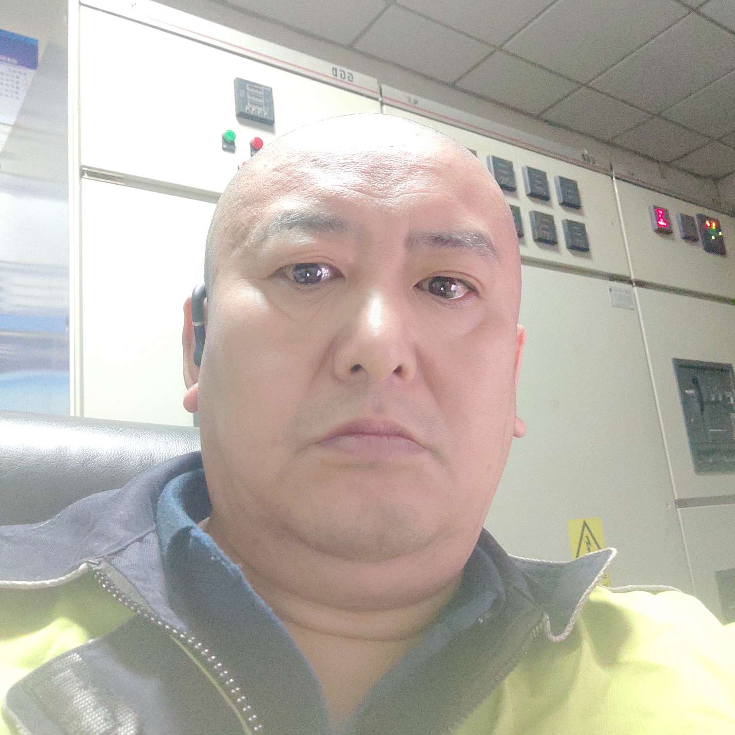 灯泡和忧伤的照片