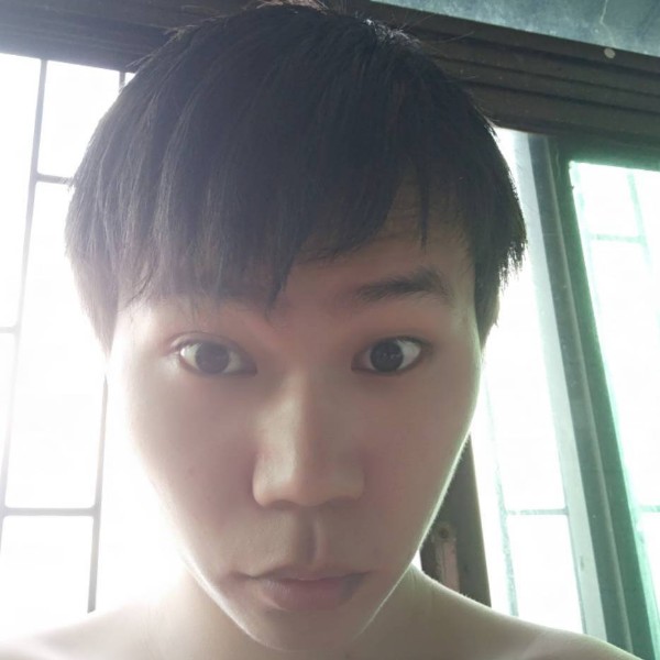单身笑往事的照片