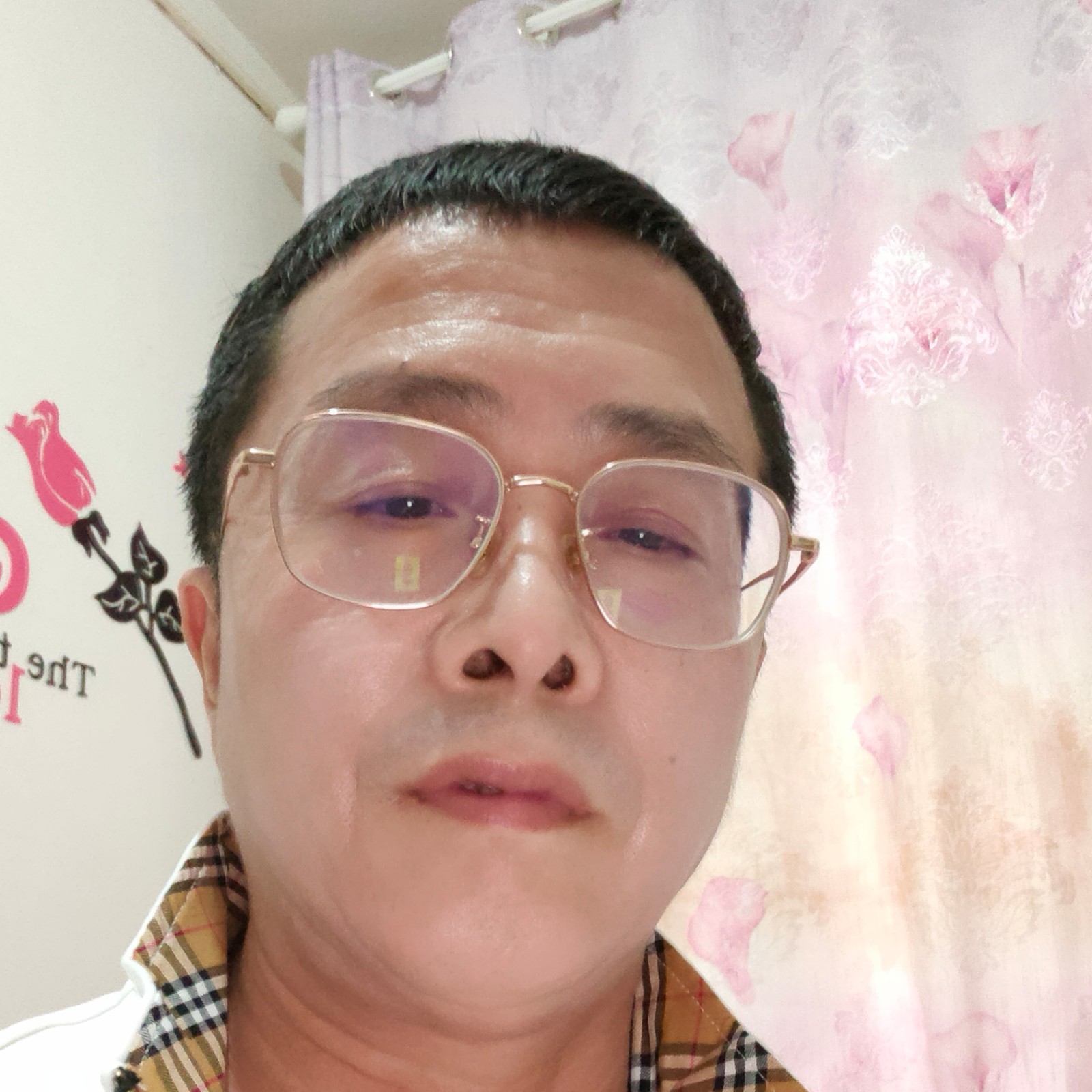 爱撒娇回首小蘑菇的照片
