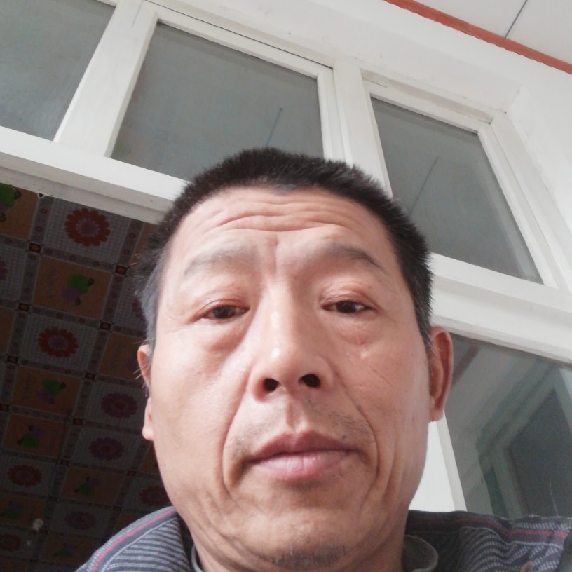 魁梧说路人的照片
