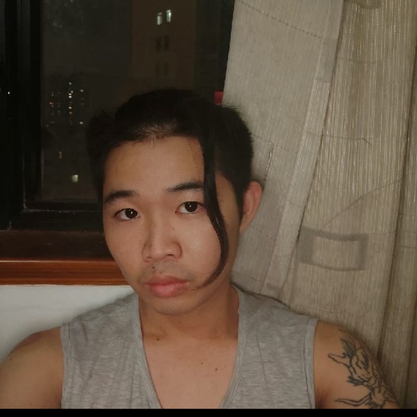 明媚等待烤鸡的照片