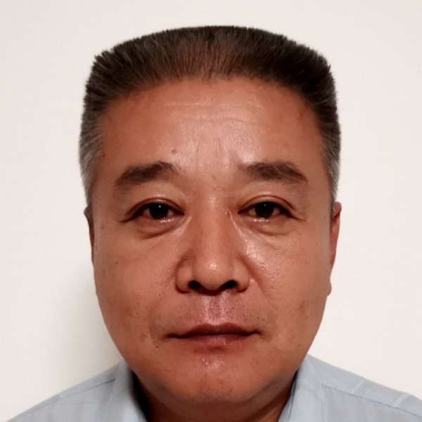 快乐挽手水影的照片
