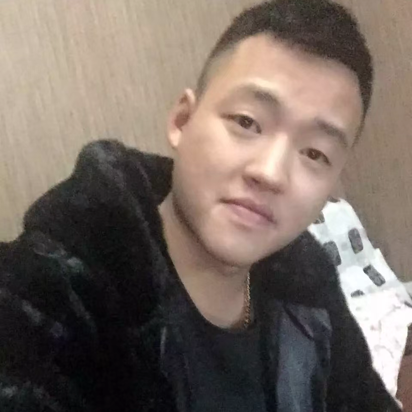 早晨挽手紧张的照片