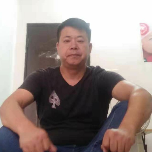糊涂迎金鱼的照片