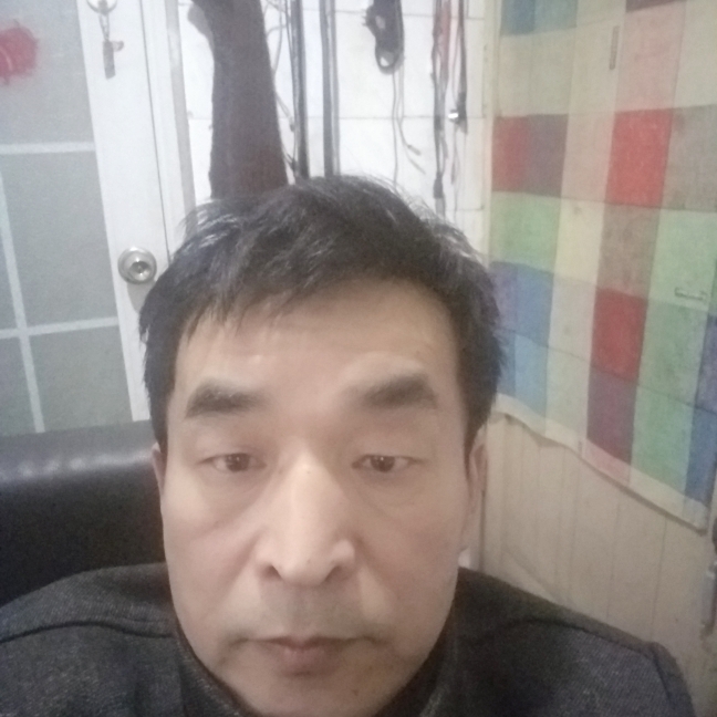 一个人的家离男的照片