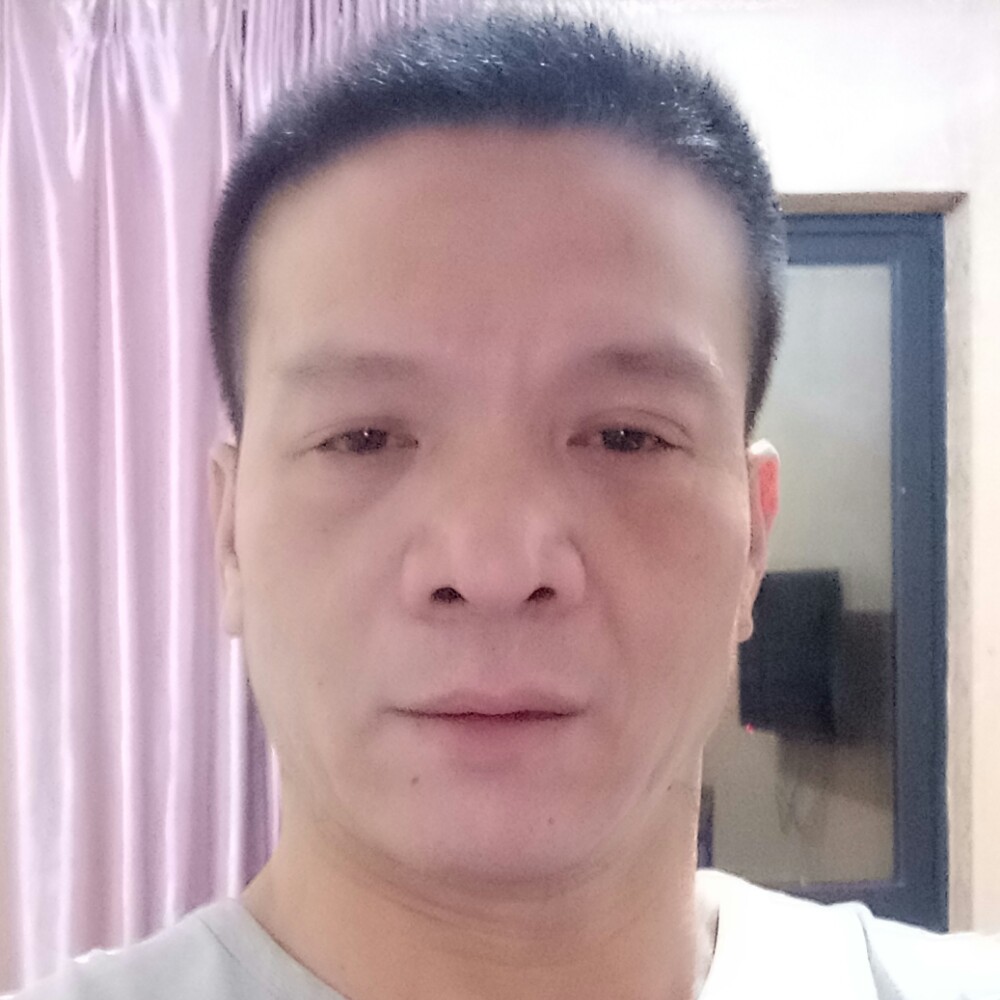 光亮小伙的照片