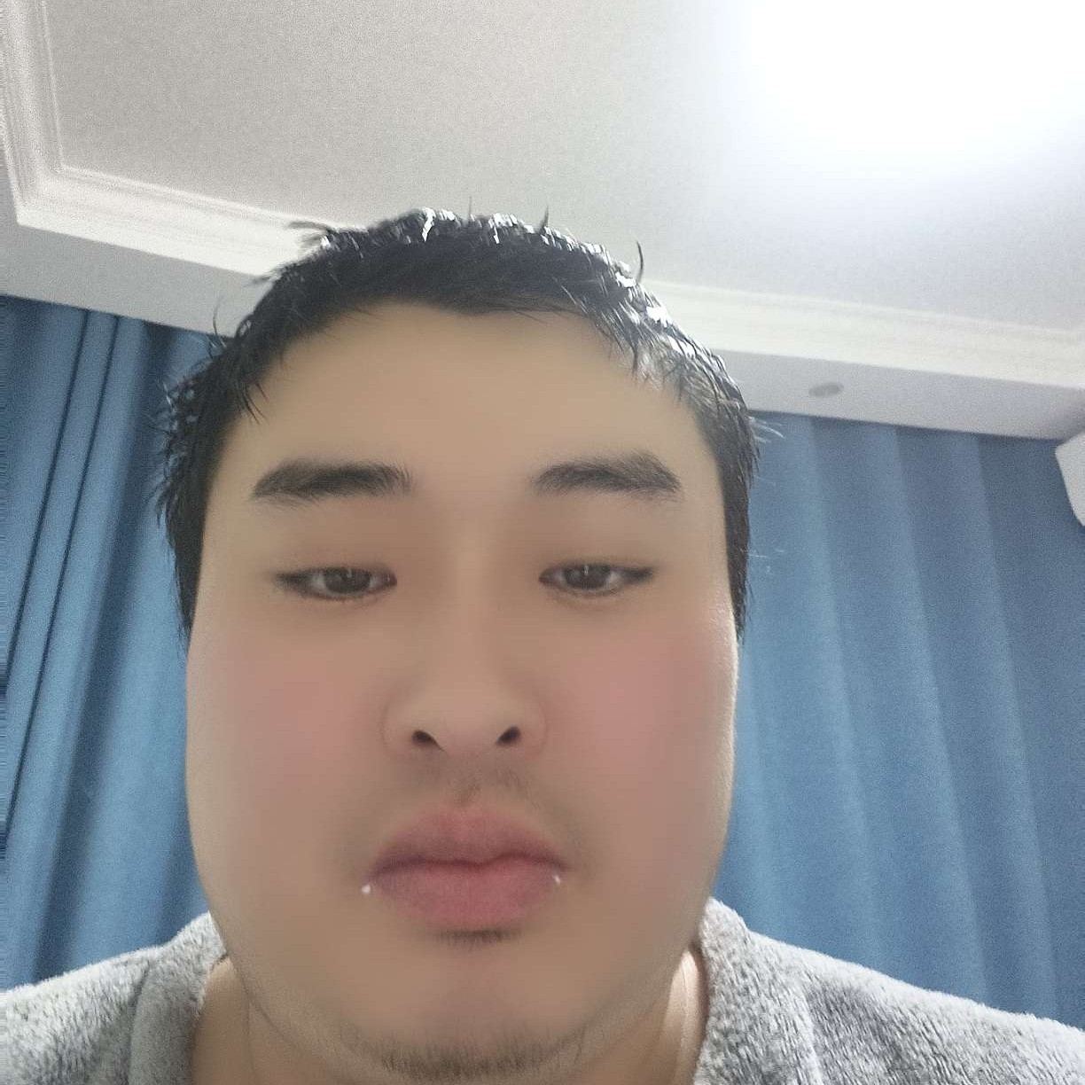 若溪苦恋开朗的照片