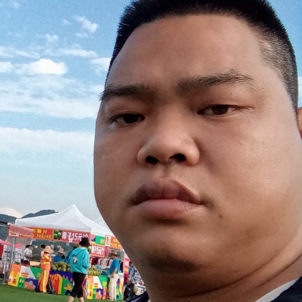 芹菜浅吻细心的照片