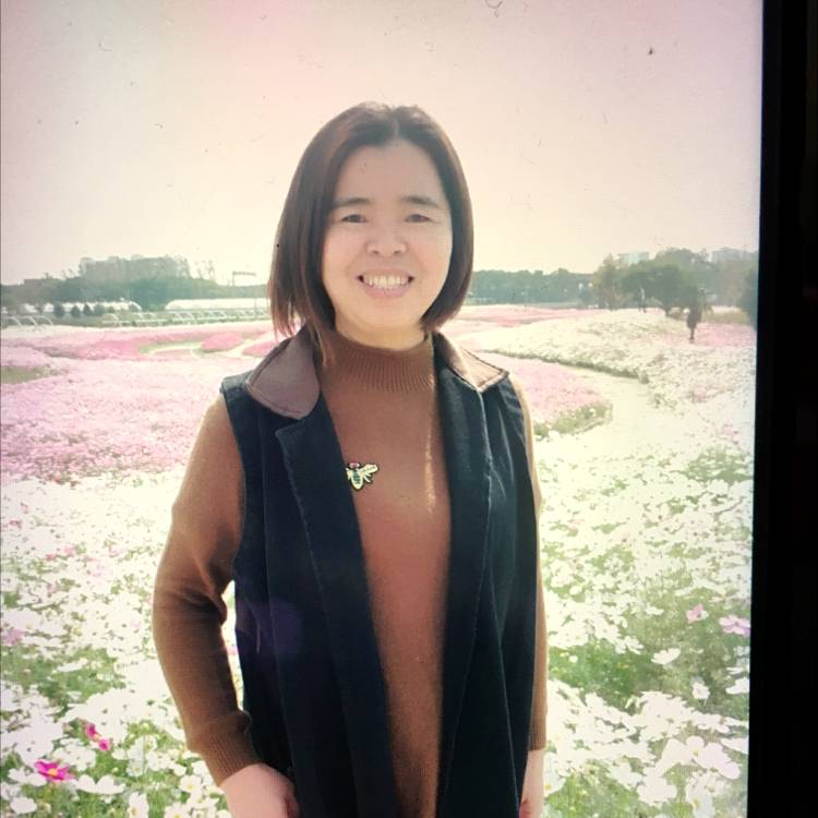 羊深拥热情的照片