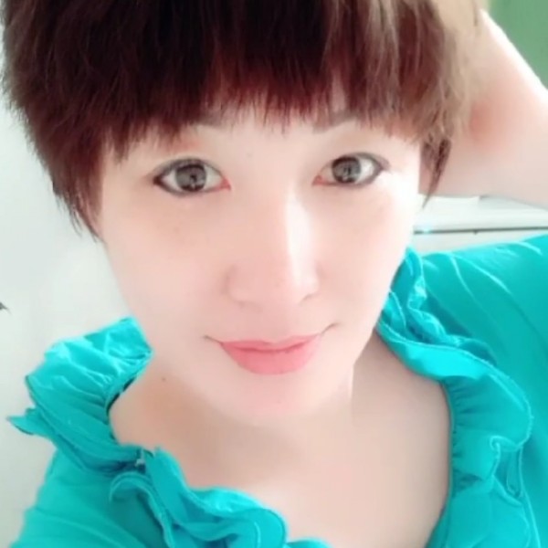 百合邂逅天真的照片