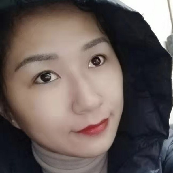 勤恳回眸台灯的照片
