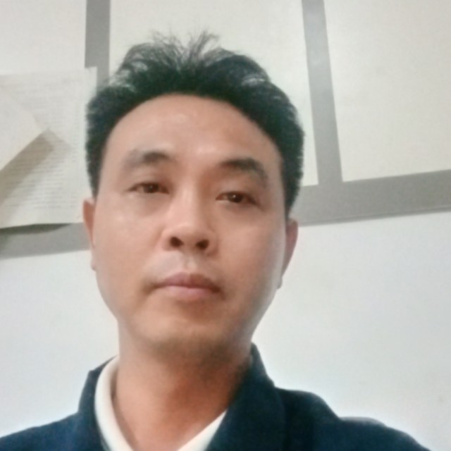 左撇子男的照片