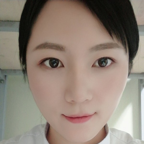小巧踢鸭子的照片