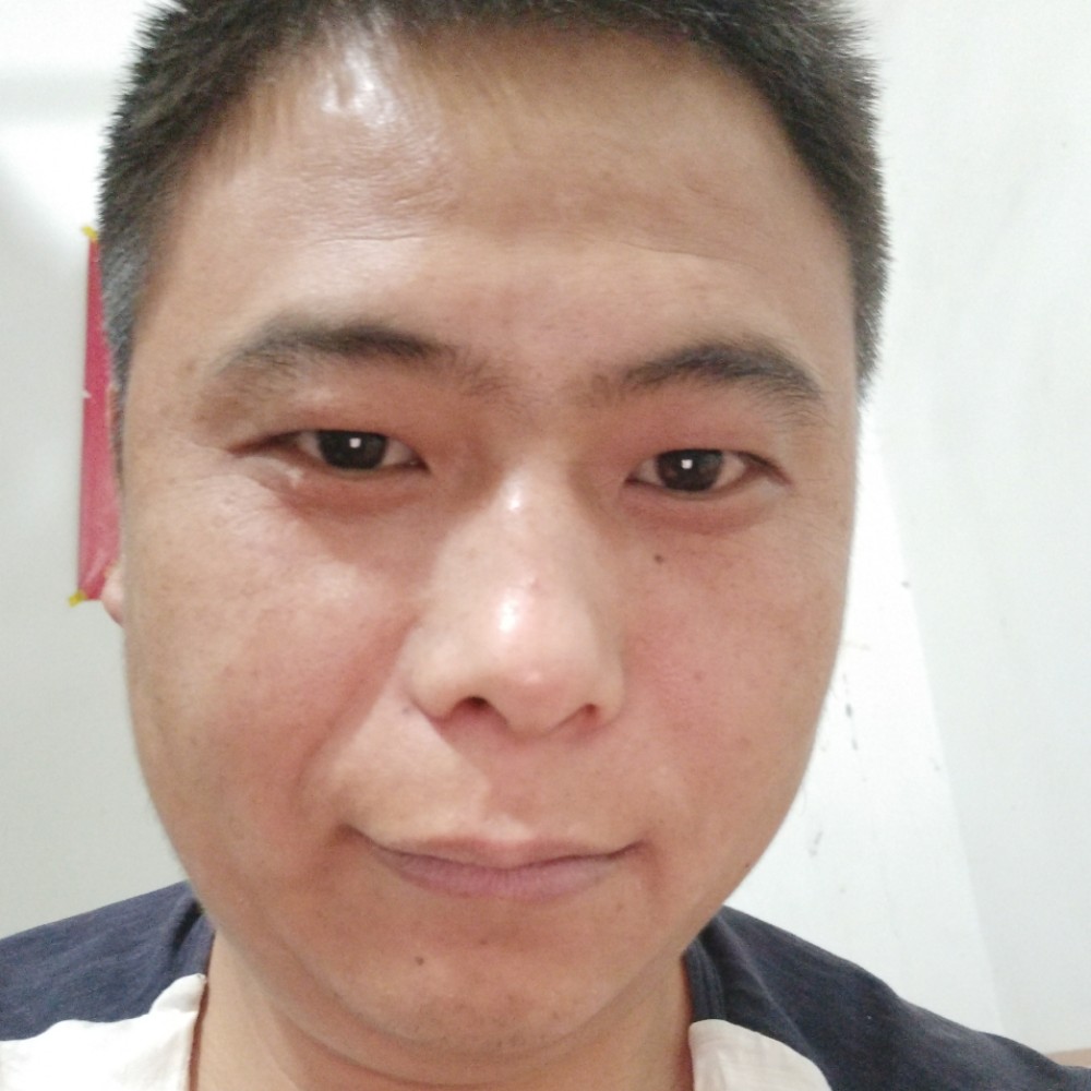 体贴有绿草的照片