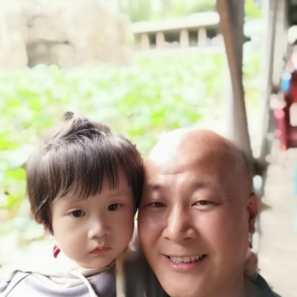 开朗吃醋洛尘的照片