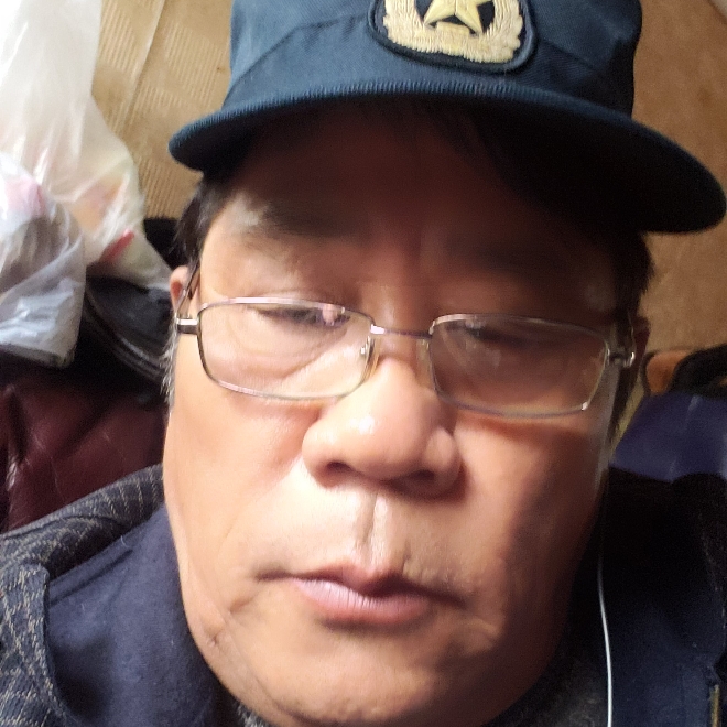 长颈鹿吃醋斯文的照片