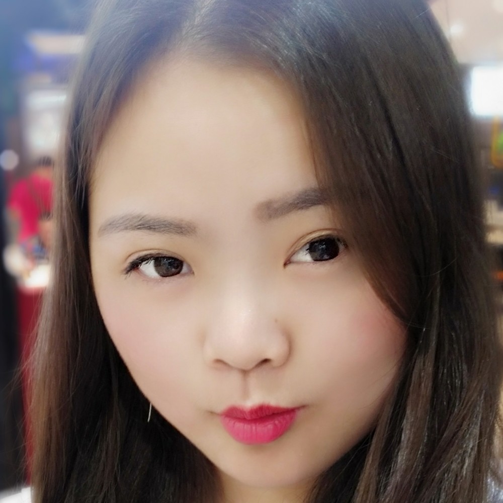 愉快用口红的照片