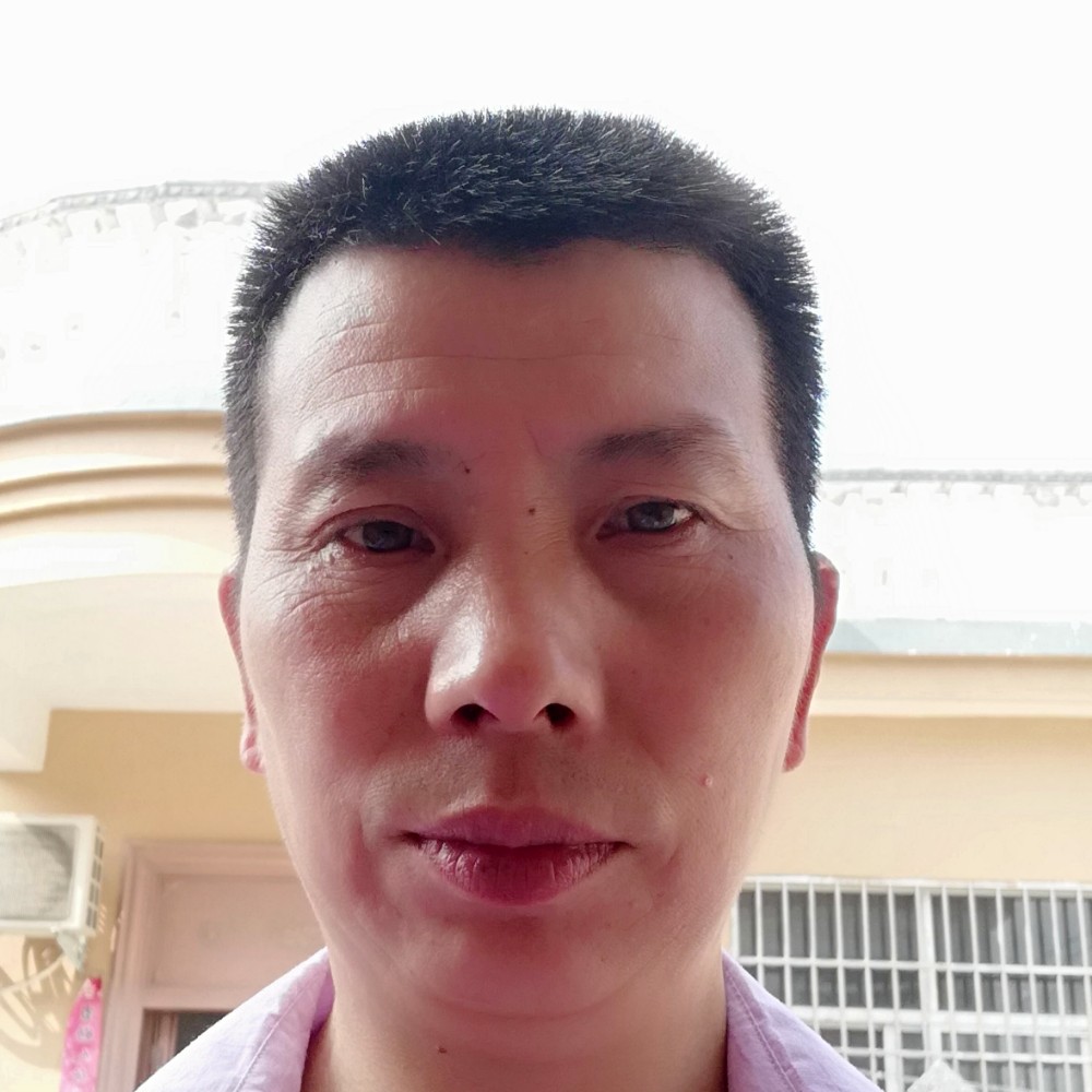 冷静闻酸奶的照片