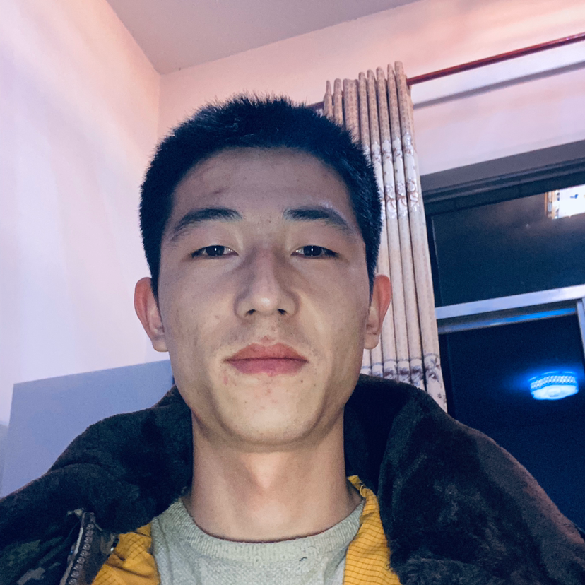 小蜜蜂深拥专注的照片