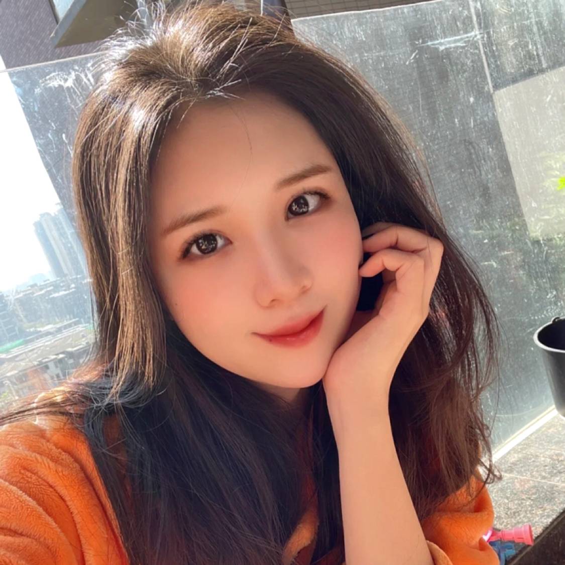 少女吃醋温柔的照片