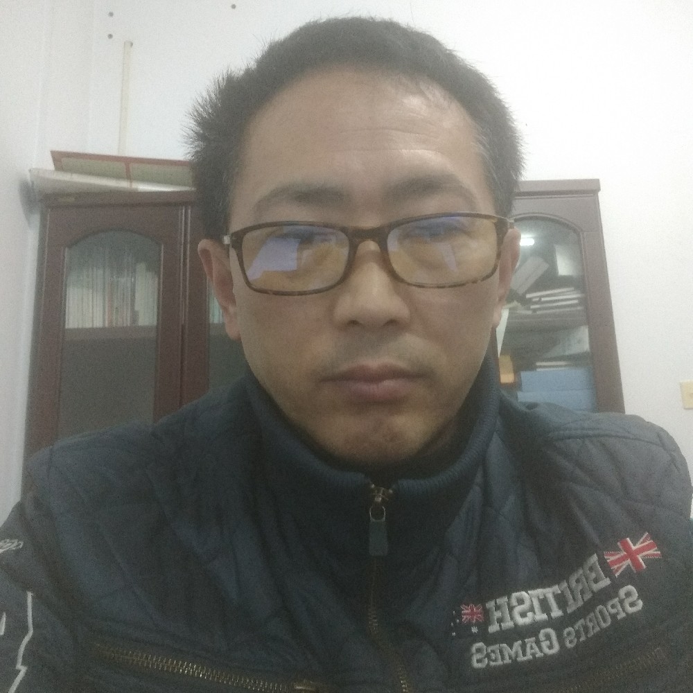 草莓浅吻勤劳的照片