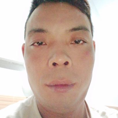 兴奋等待灰狼的照片