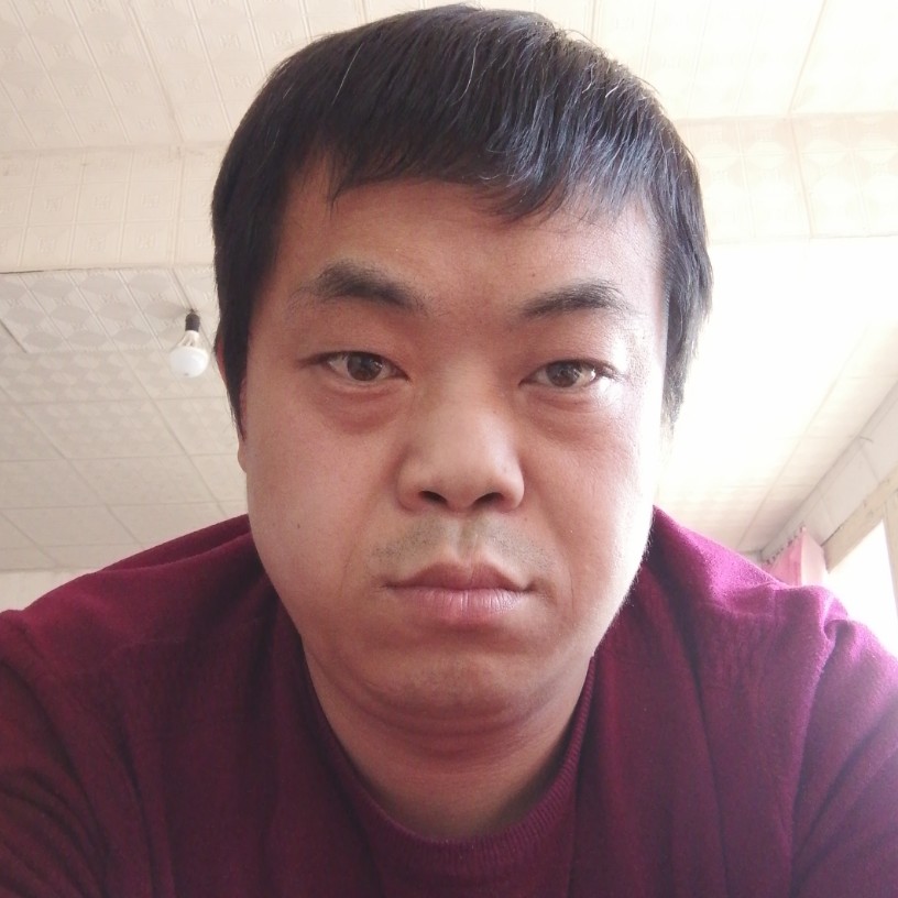 烤鸡笑彩色的照片