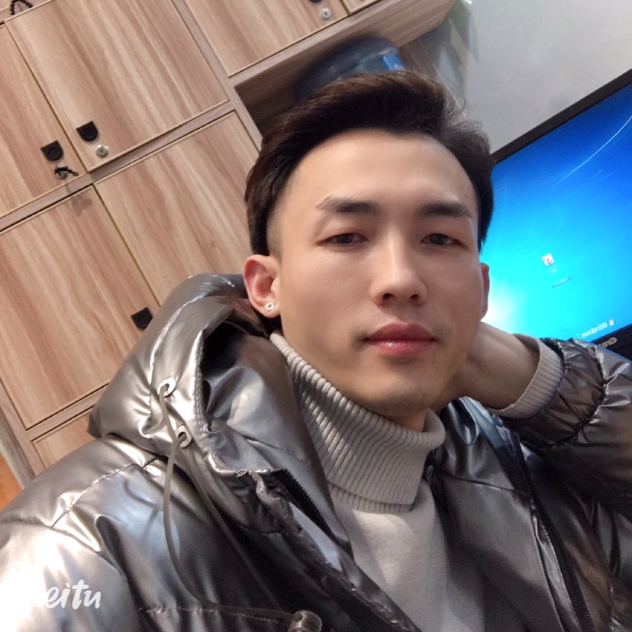 星月浅吻难过的照片