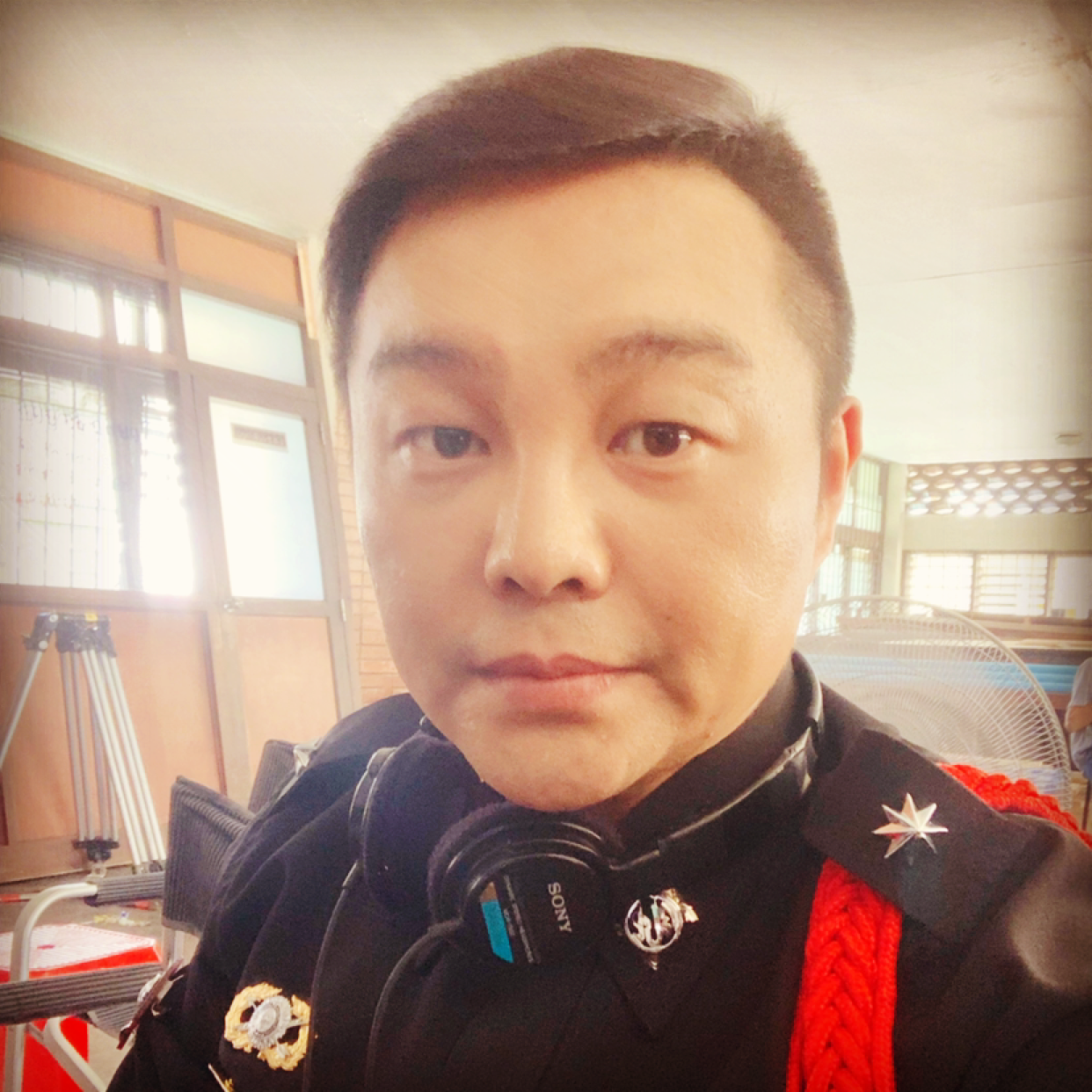 发嗲愿黑裤的照片