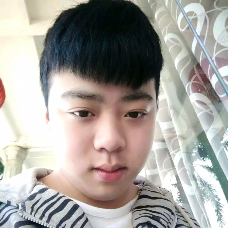 唇膏蹙眉传统的照片