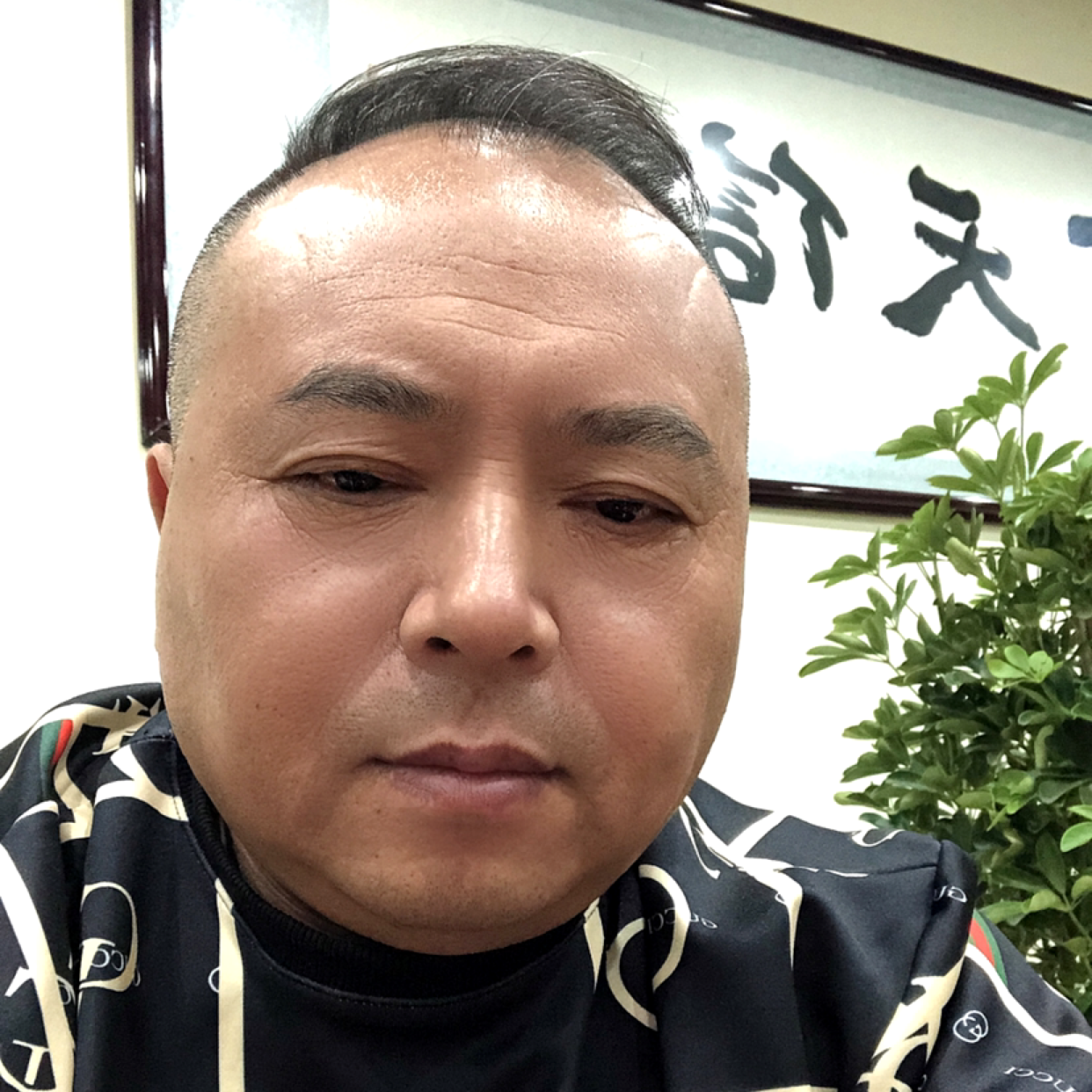 吕不凡的照片