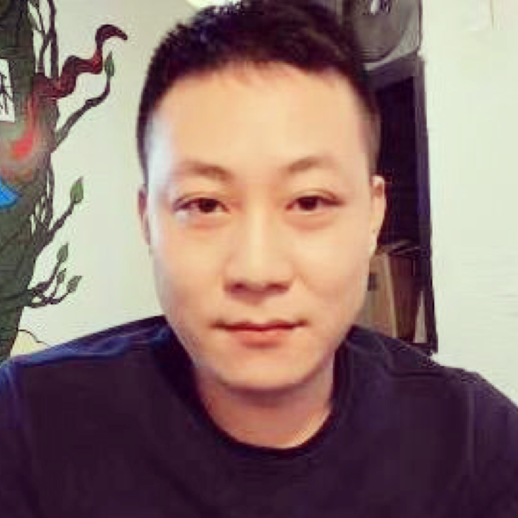 鳗鱼浅吻过客的照片